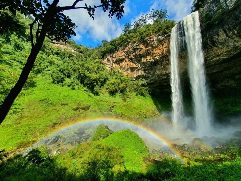 TOUR PÉ DA CASCATA